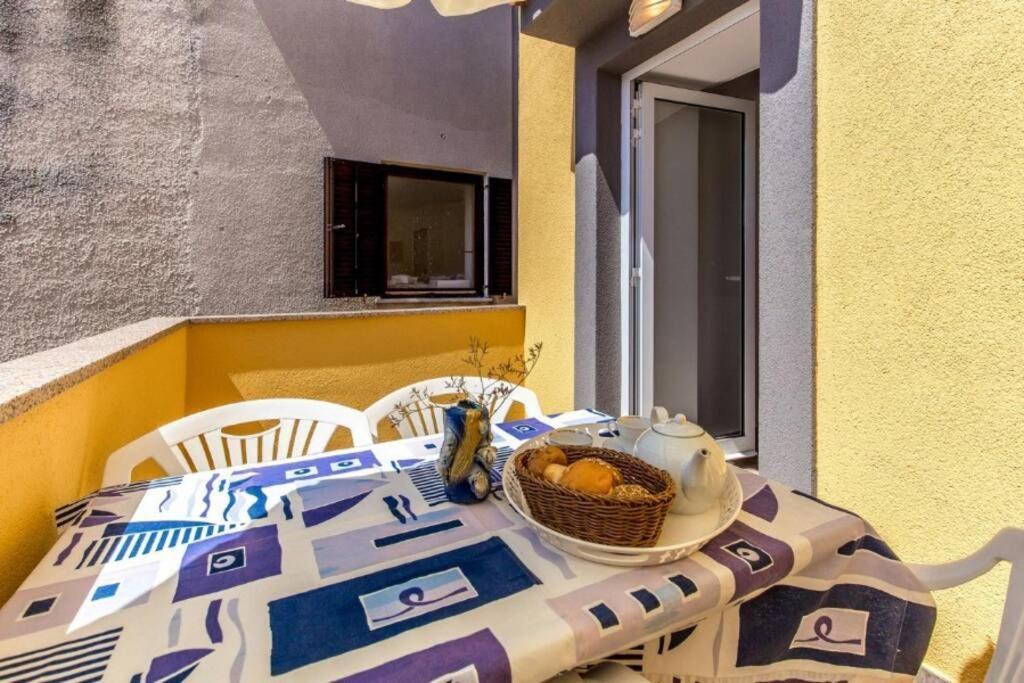 Tin 2 Apartment Vrbnik Exterior foto