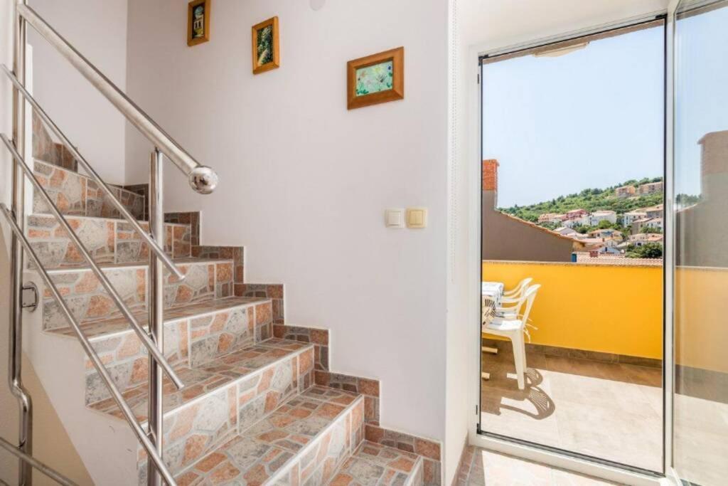 Tin 2 Apartment Vrbnik Exterior foto
